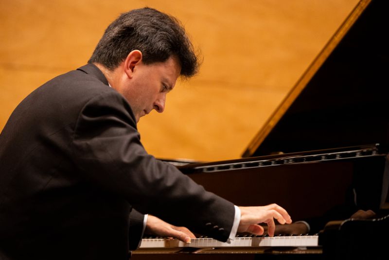 R. LUSTCHEVSKY PIANO 2